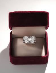 Apa Saja Keunikan Desain Cincin Berlian Pria Terbaru yang Membuatnya Menonjol di Tahun Ini?